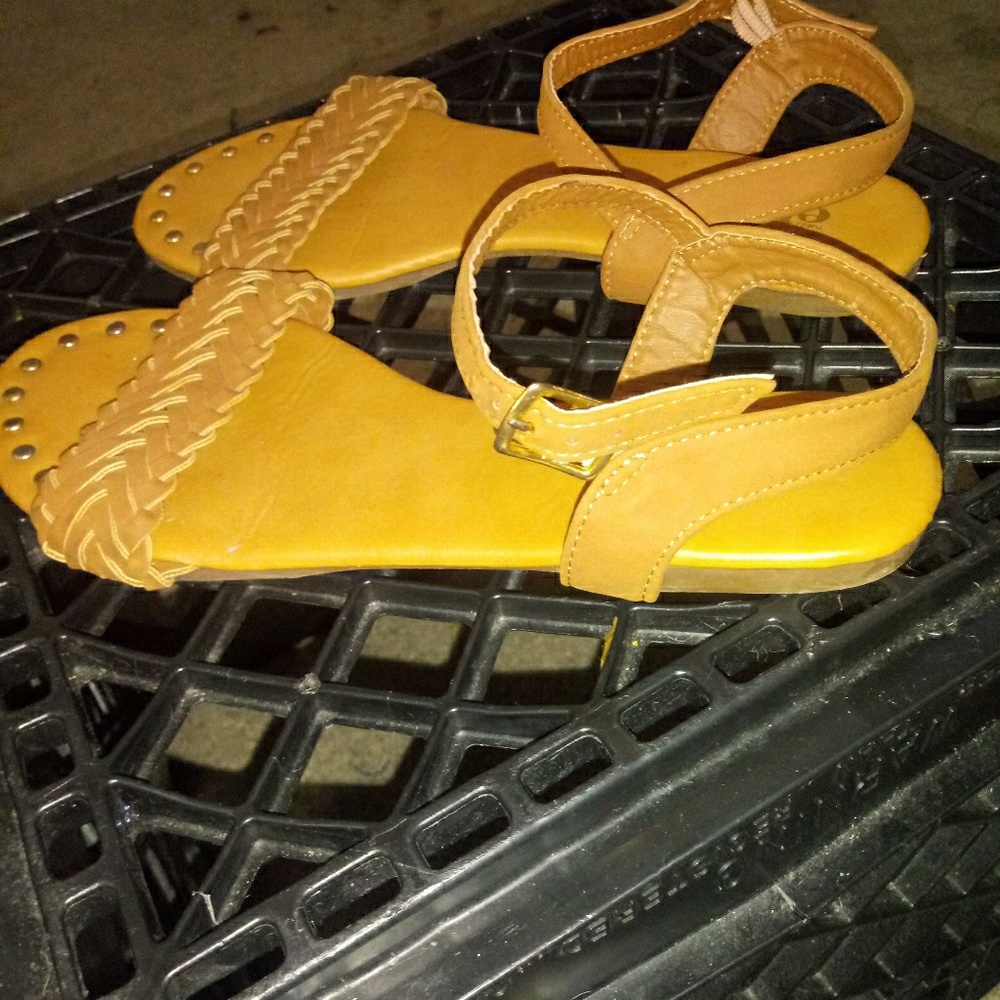 Sandles